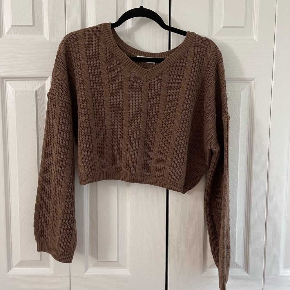 Äland Cropped Cable Knit Sweater